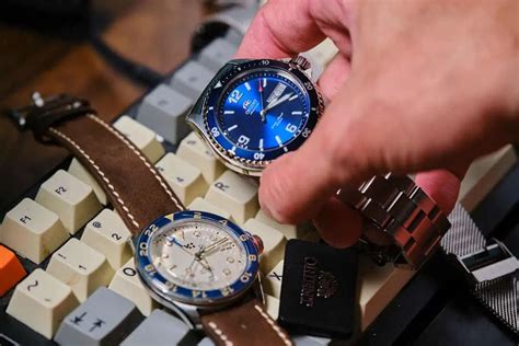 do breitling watches tick or sweep|best sweeping second hand watches.